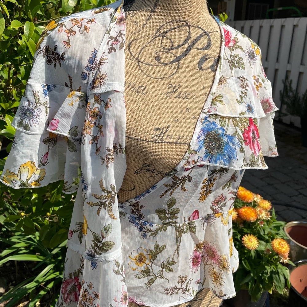 Spring wrap flutter blouse - Picture 5 of 6